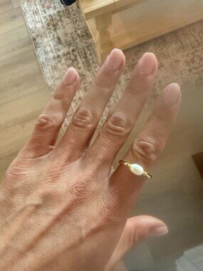 Kendra Scott Gold Pearl Ring – Minimalist Statement Ring